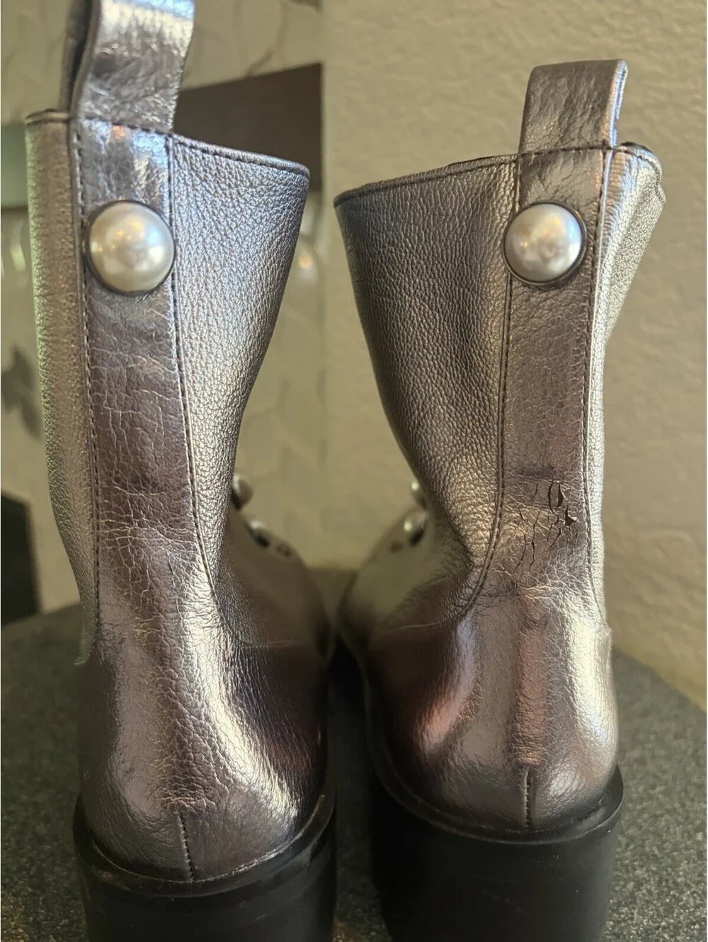 Karl Lagerfeld Paris Sz 10Payden Combat Boot Metallic Silver, Pearl